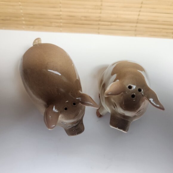 Vintage Pig Salt and Pepper Shakers Made in Japan 1982 Farmhouse Kitchen - Picture 2 of 14